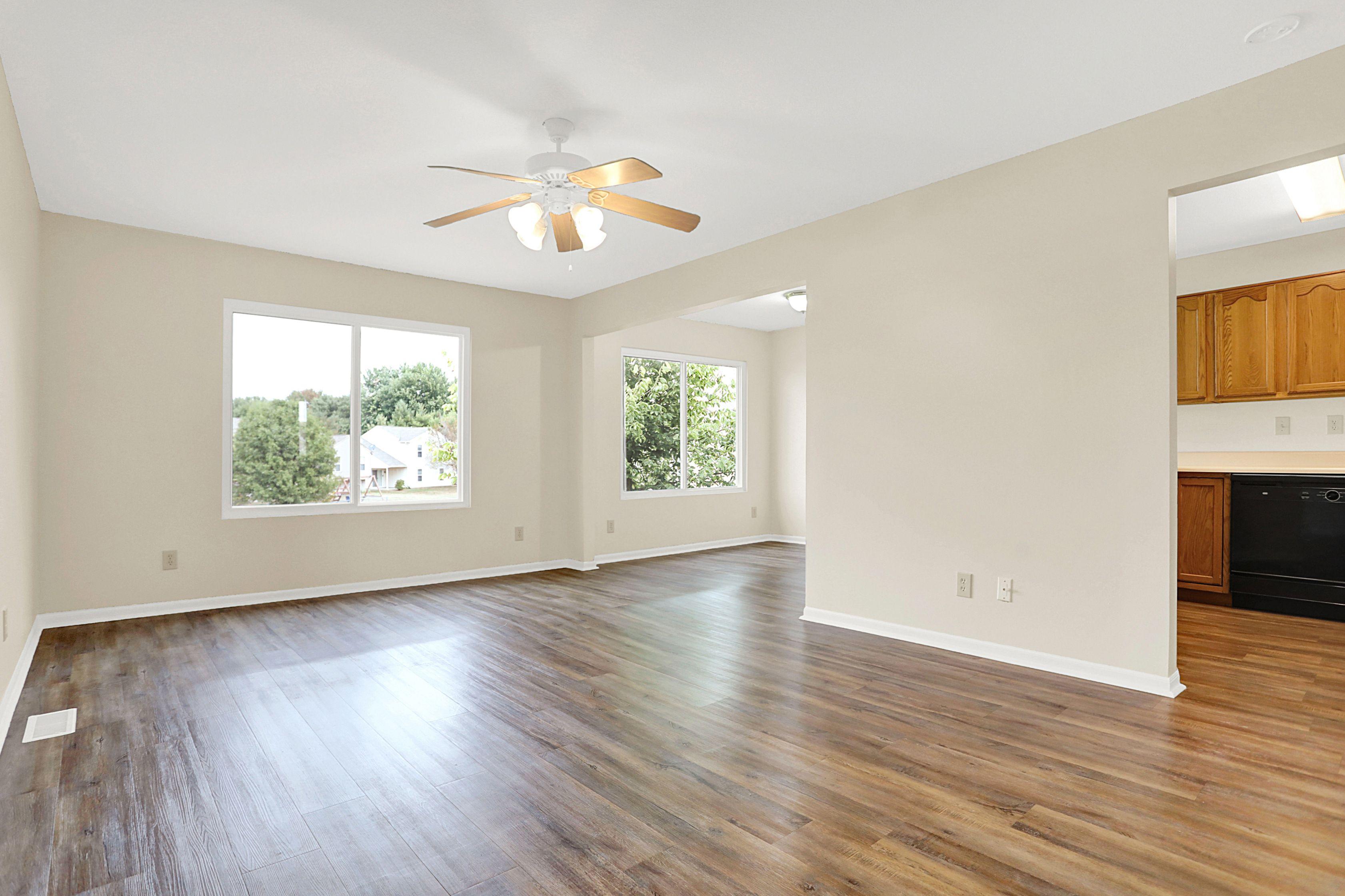 Franklin: 3 Bedrooms, 2 Bathrooms, 2 Living Rooms, 2 Car Garage - Available 2/27/26 - Image 1